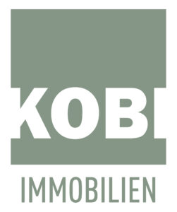 Modernes Logo der Kobi Immobilien in Biezwil. Das Logo ist mit einem Schriftzug in Grossbuchstaben gestaltet und wurde in Weiss und Grün designt.